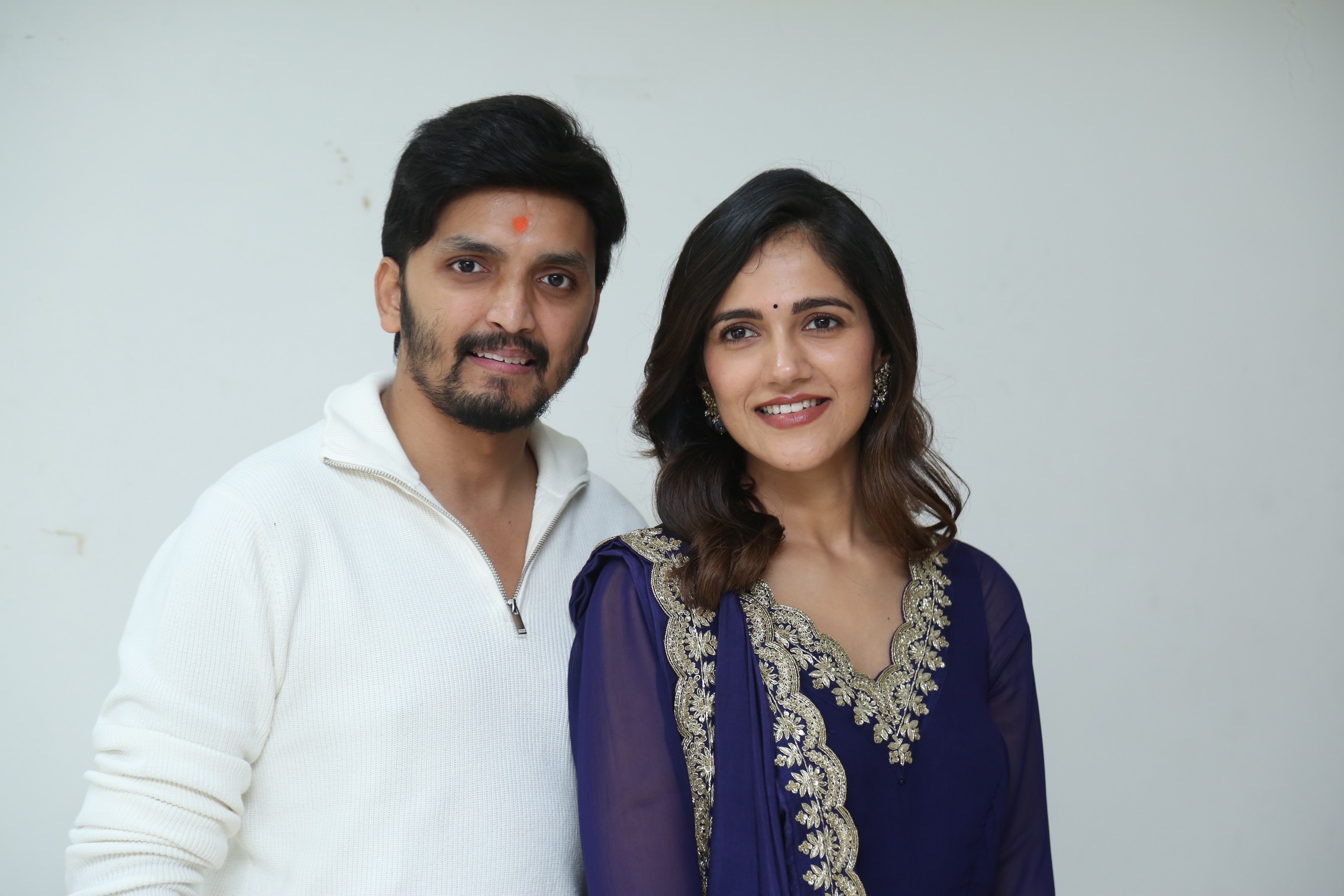 Avinash Thiruveedhula Simran Choudhary media pose