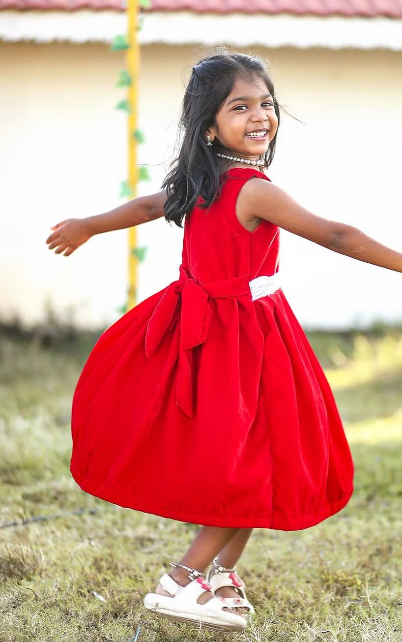 Vijay’s Chella Magale Song From ‘Jana Nayagan’ Goes Viral; Child Actress Lithanya Wins Hearts With Cute Photos