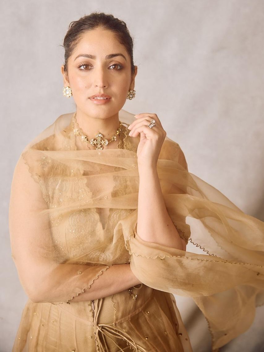 Yami Gautam dazzles in elegant golden charm