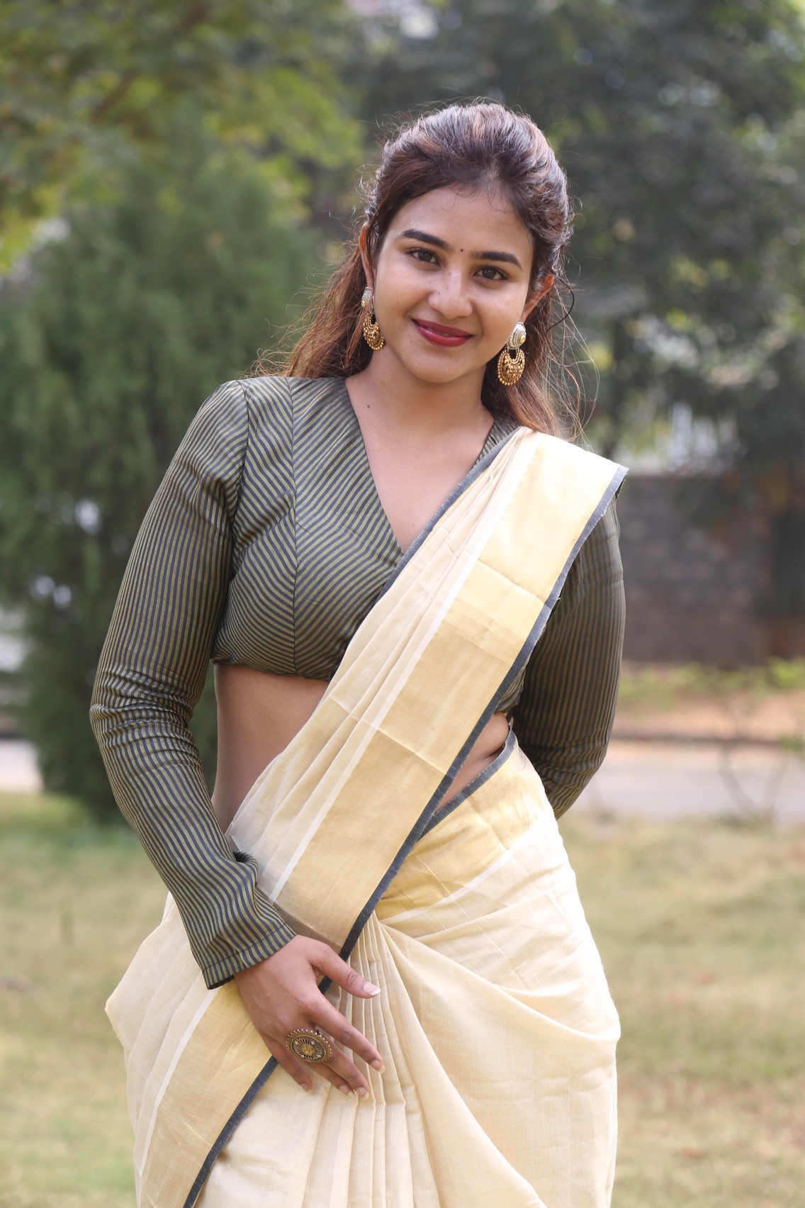 Yashna Muthuluri graceful traditional look with charm