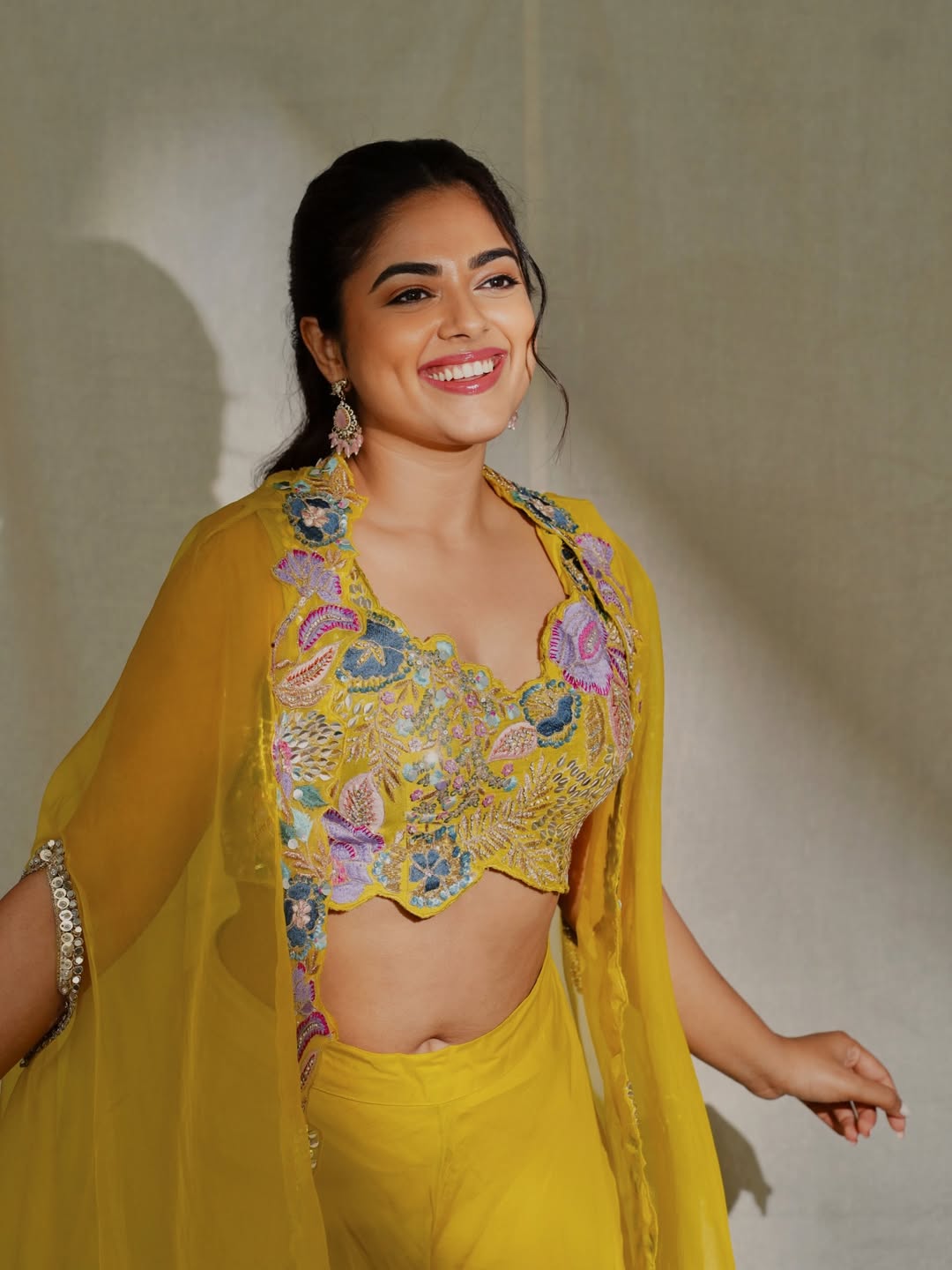 Siddhi Idnani shines in vibrant yellow chic style