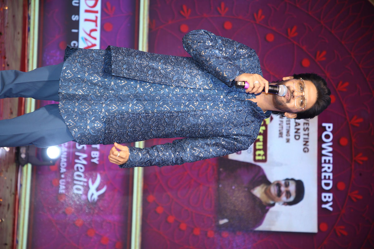 Naveen Polishetty blending tradition and trend in blue