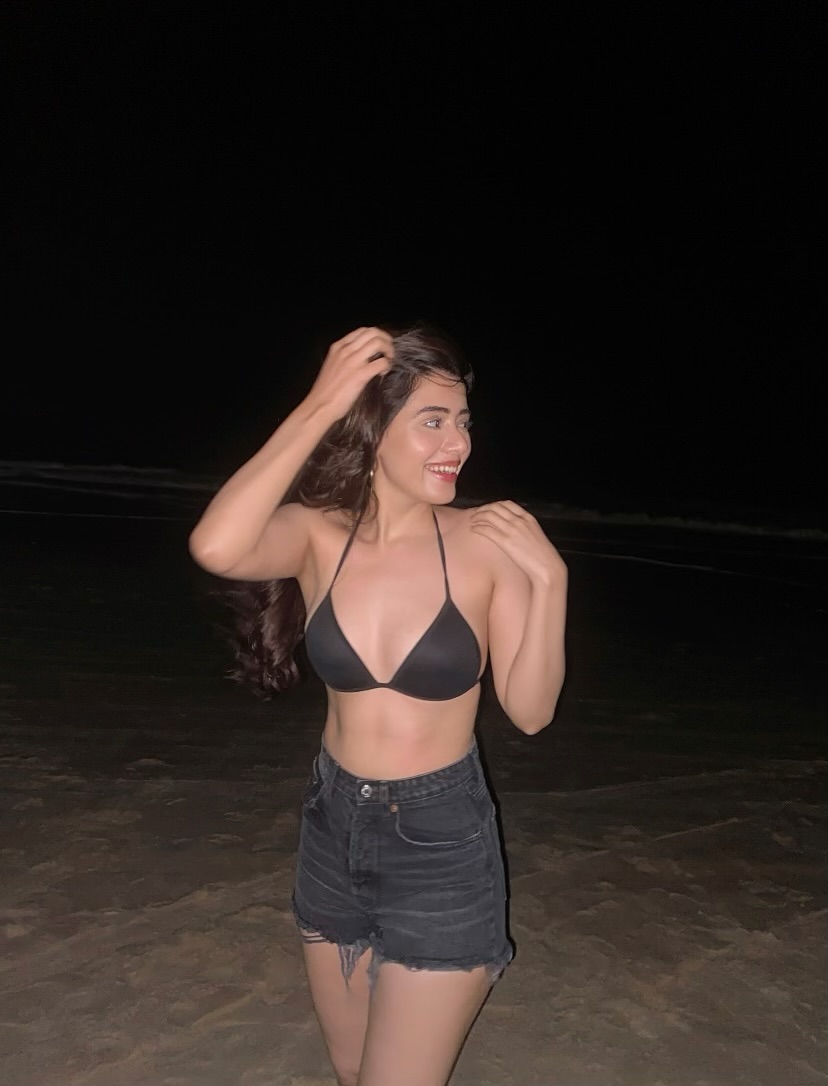 Aarti Chikara exudes confident beachside glamour