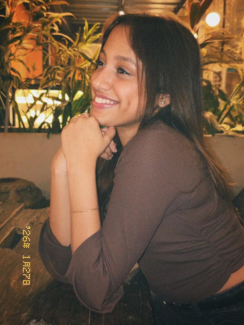 Actress Devayani Daughter Iniyaa Rajakumaran Shares Her Recent Side Pose Photos Attracts Youngsters