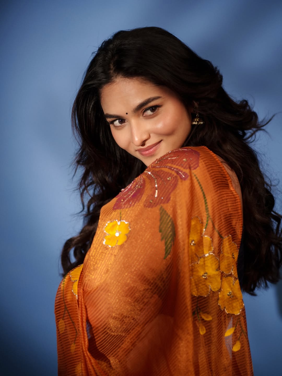 Actress Kayadu Lohar Beautiful Saree Photos Which Attracts Youth On Social Media