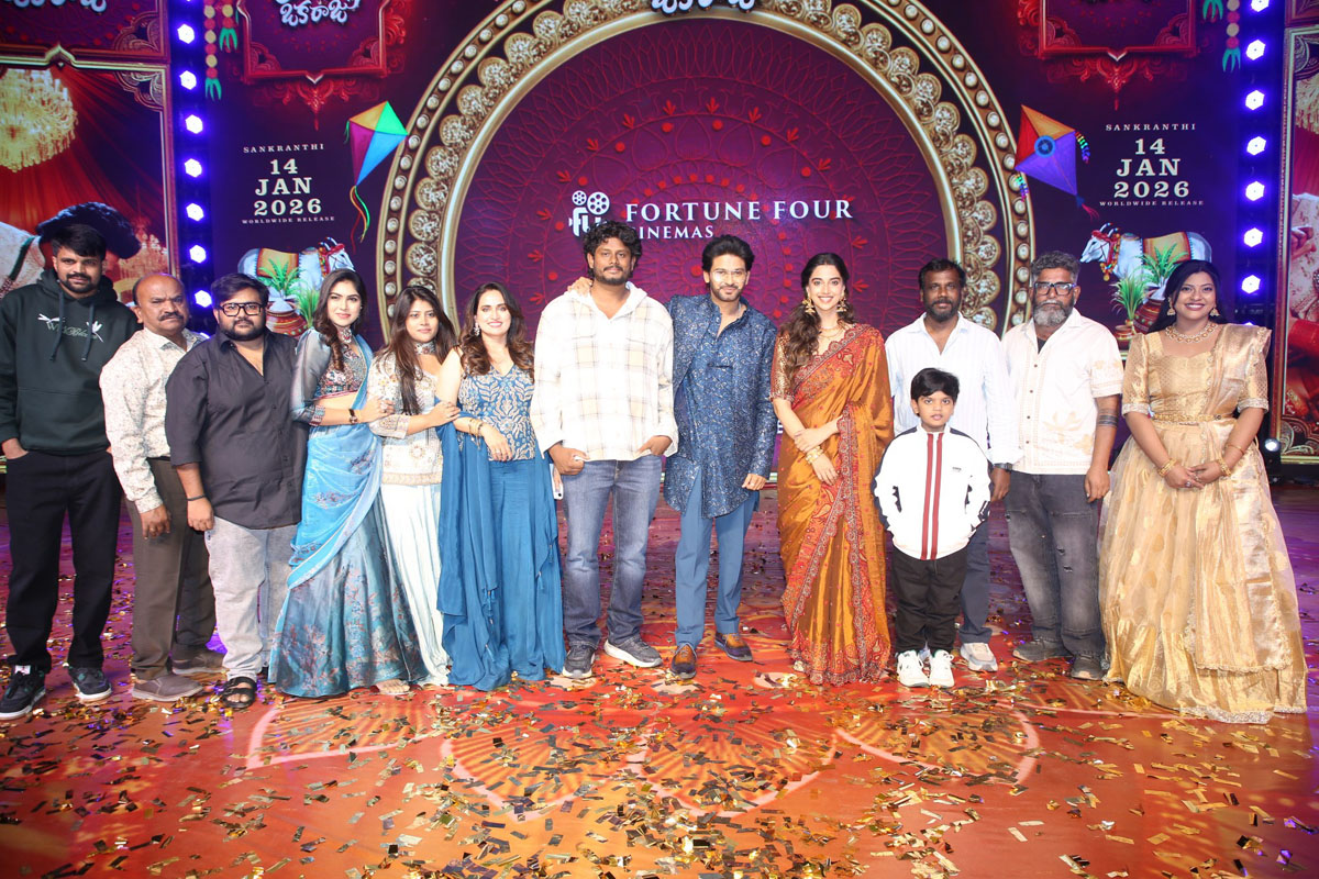 Anaganaga Oka Raju team group photo