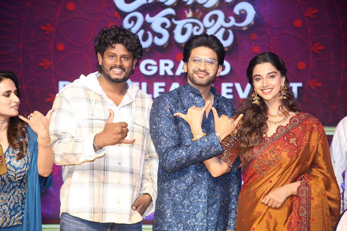 Maari Naveen Polishetty Meenakshi Chaudhary pose