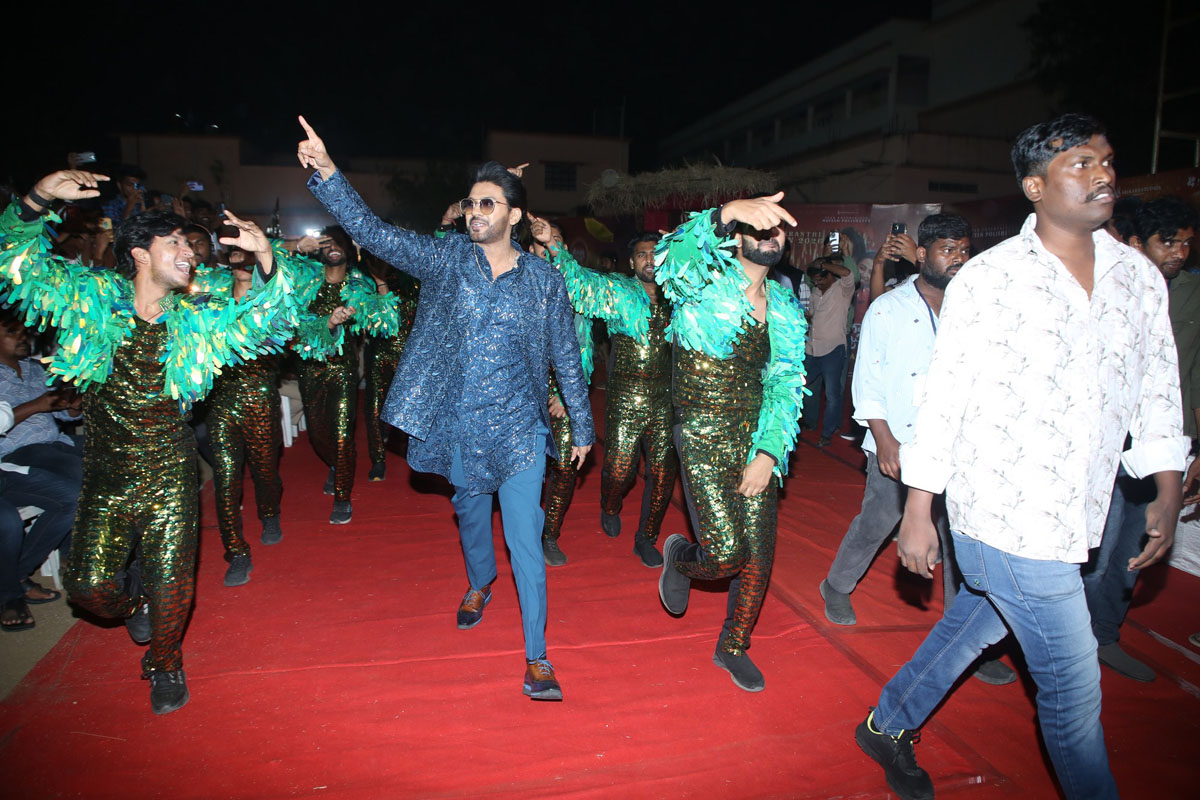 Naveen Polishetty grand entry at event venue