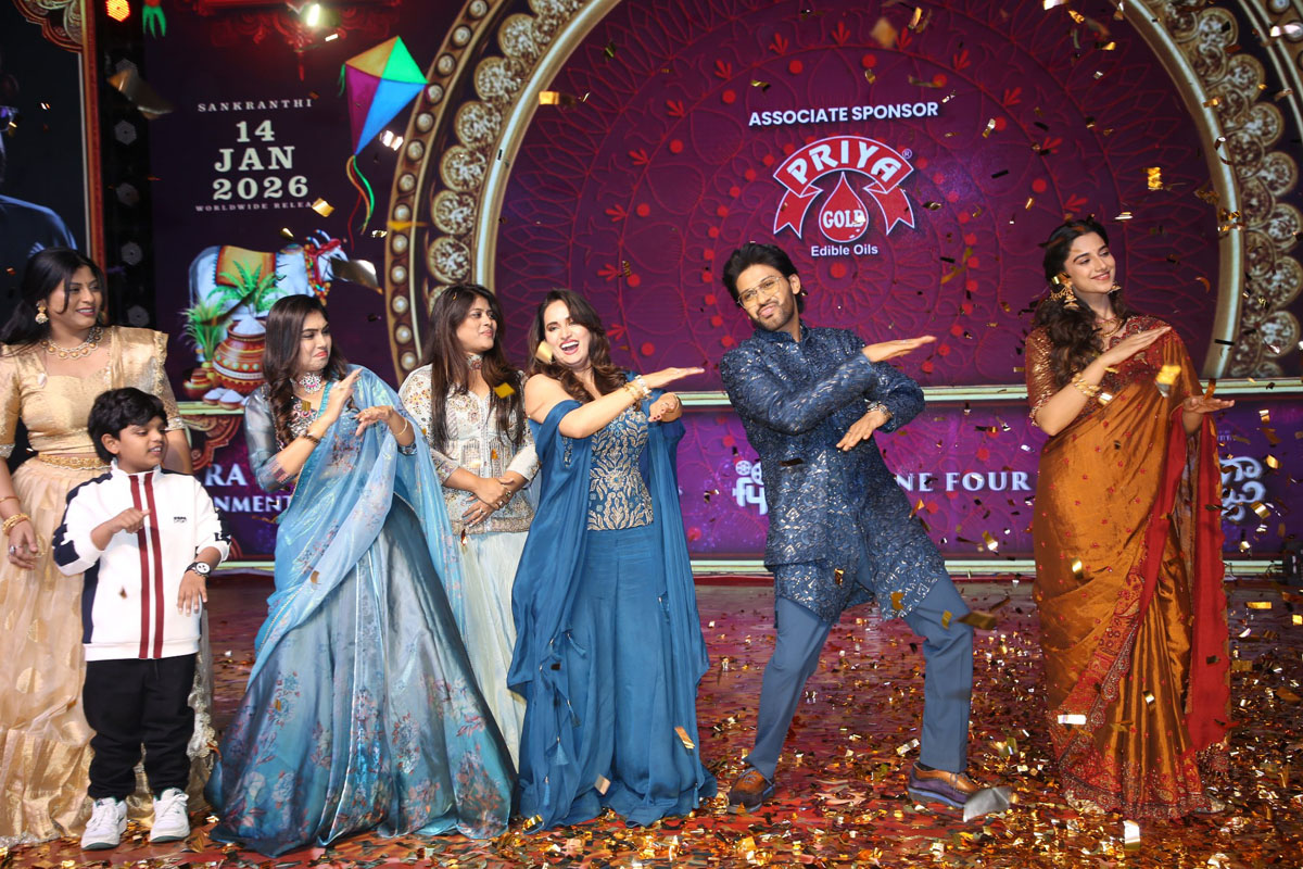 Naveen Polishetty dancing with team on stage