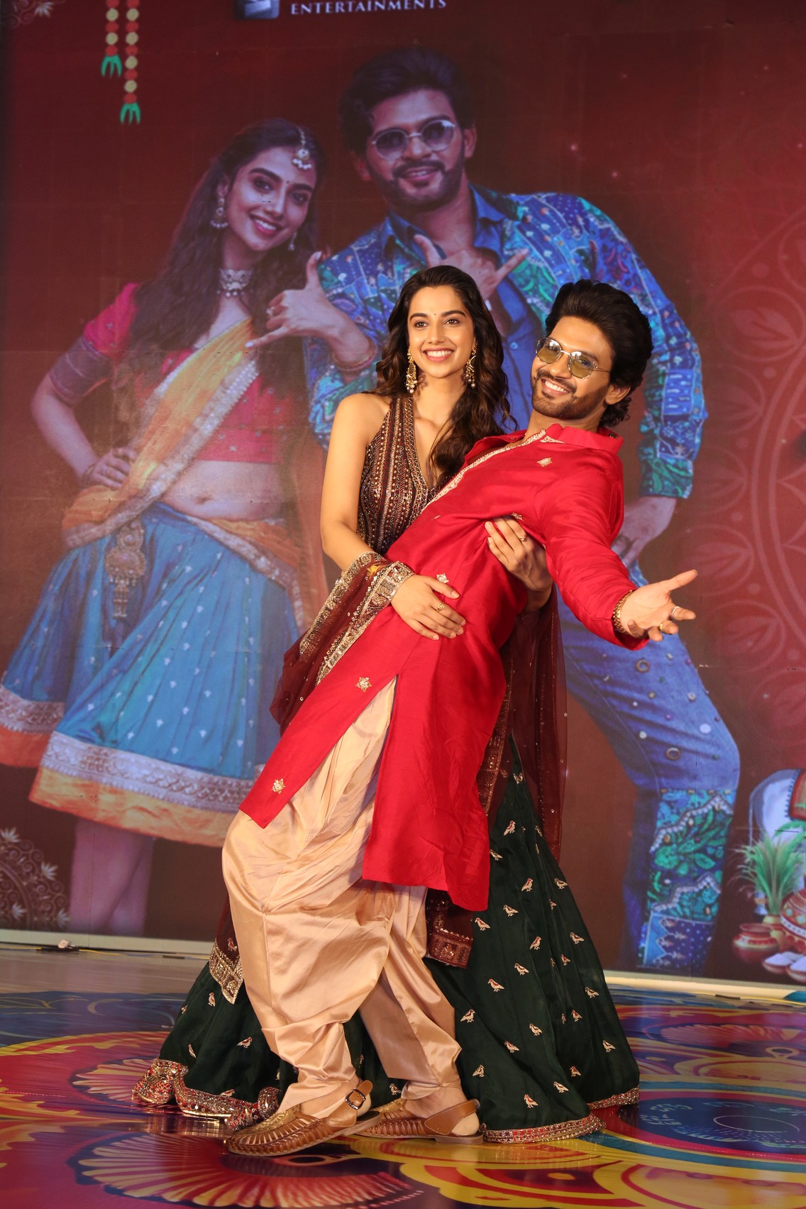 Meenakshi Chaudhary Naveen Polishetty fun pose