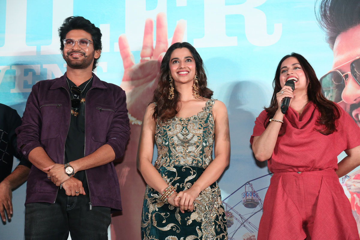 Writer Chinmai addressing audience at trailer launch