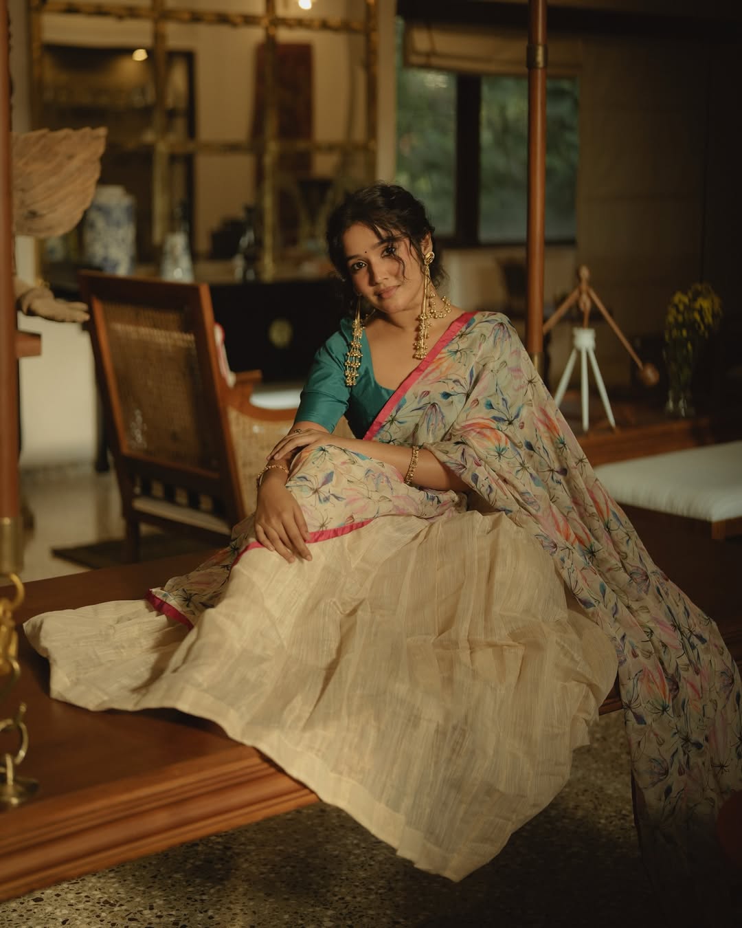 Anikha Surendran radiates timeless elegance in ethnic wear