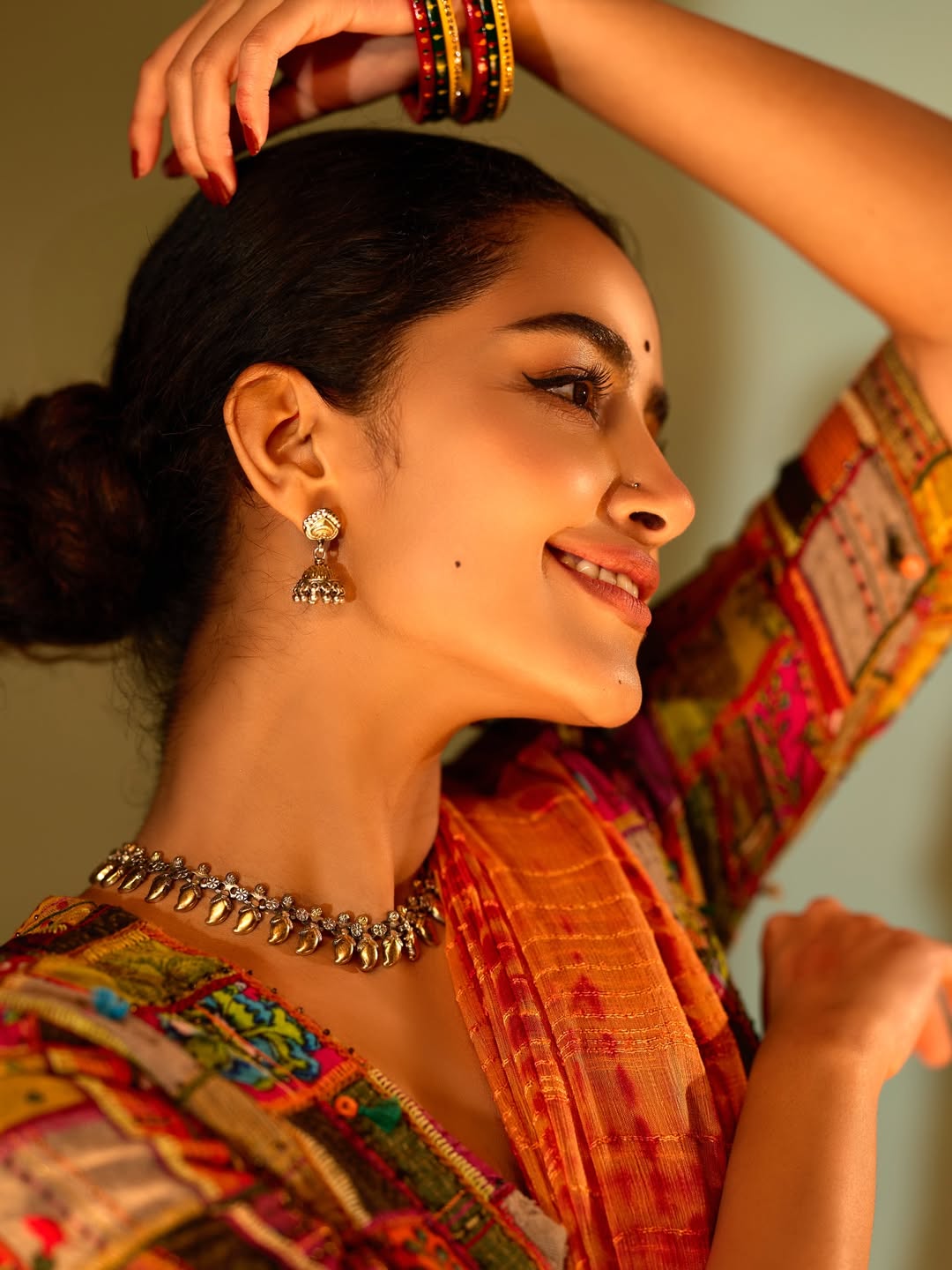 Anupama Parameswaran shines in vibrant traditional elegance