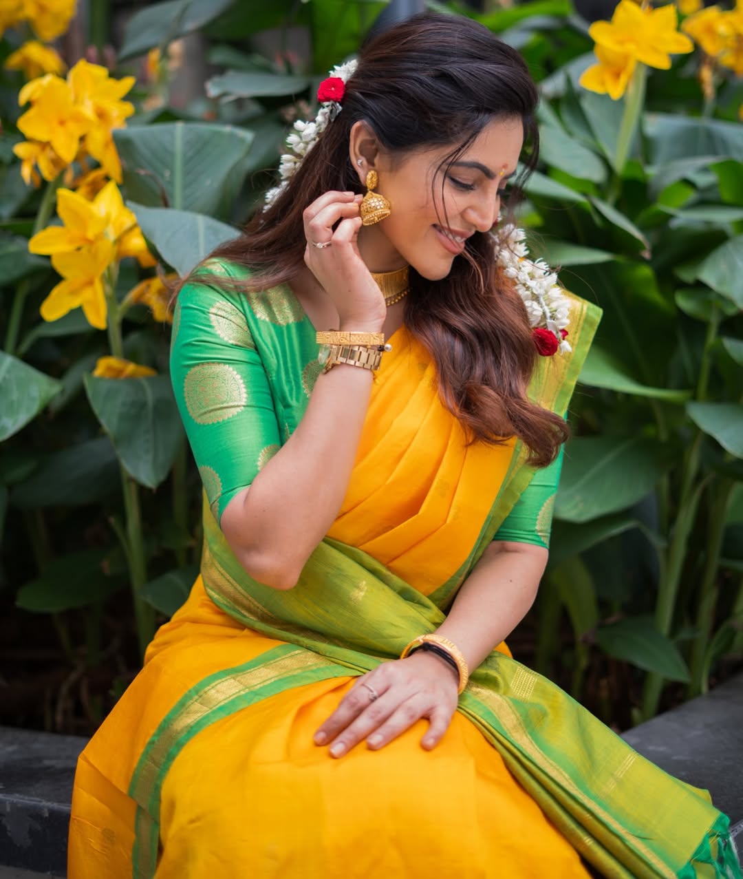 Athulya Ravi blends tradition and sparkle in saree