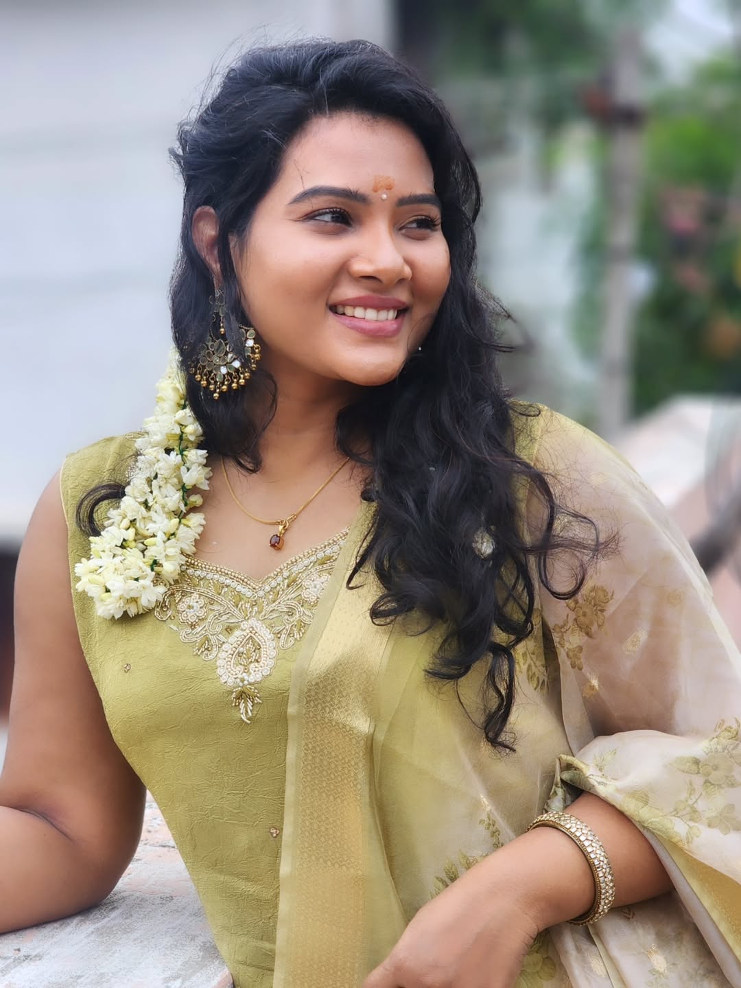 Dhivya Duraisamy shines in elegant traditional gold look