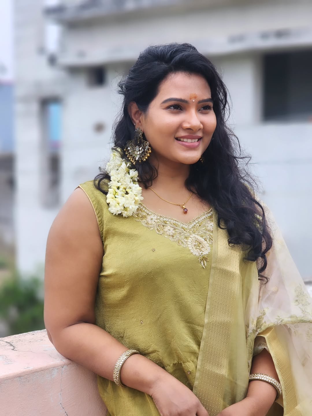 Dhivya Duraisamy dazzles in floral accented traditional style