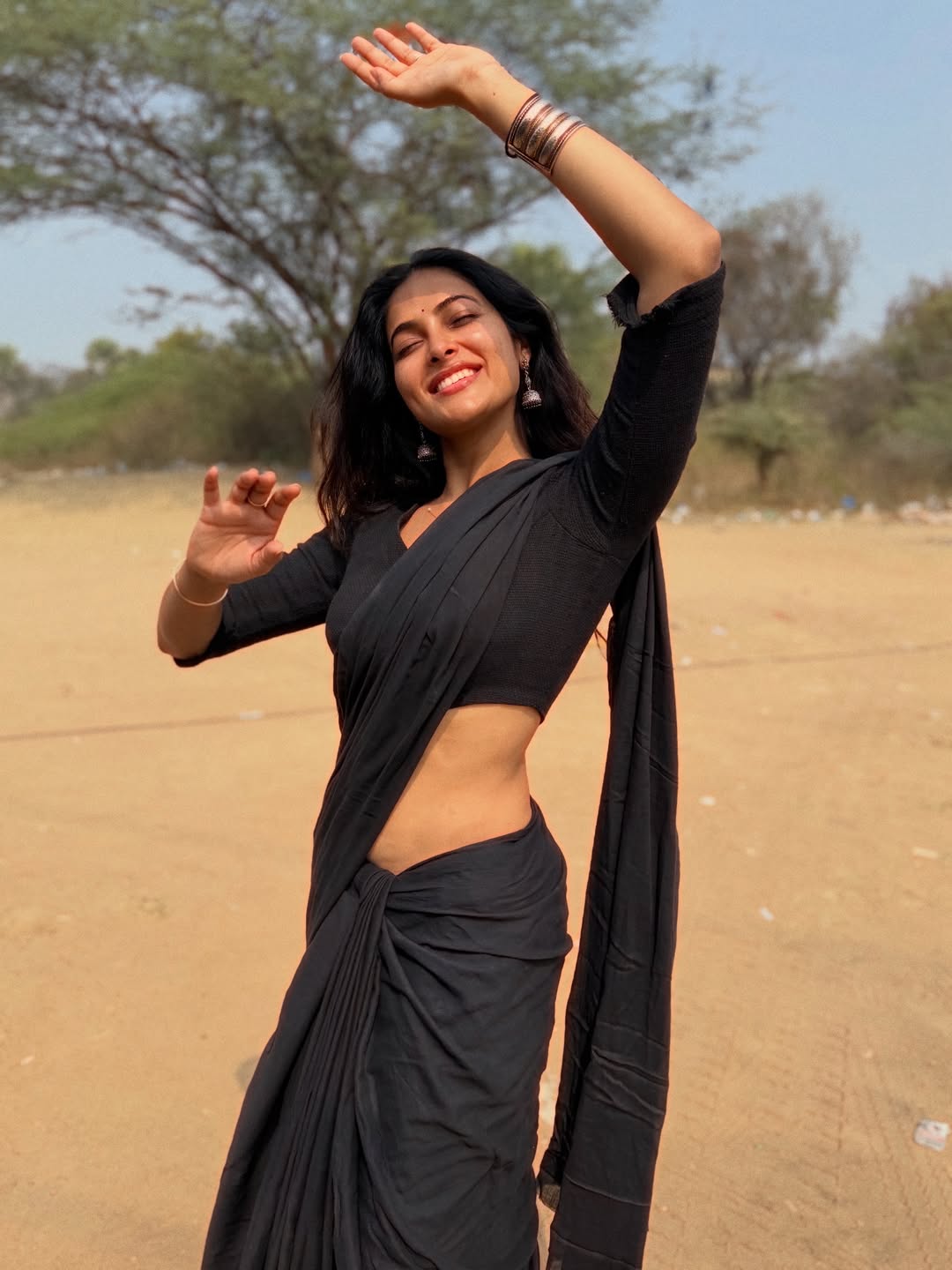 Divi Vadthya stuns in elegant black saree