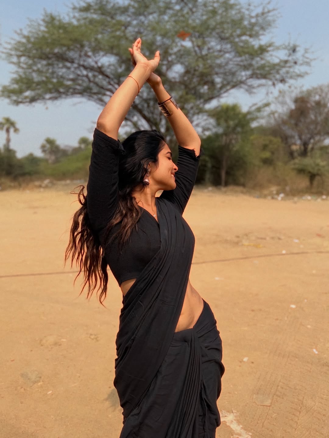 Divi Vadthya rocks chic black desert look