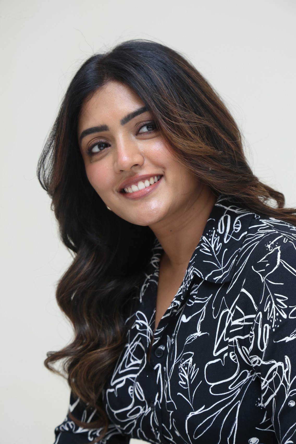 Eesha Rebba shines with simple smile and style