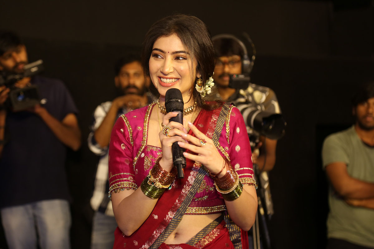 Sara Arjun delivering speech at trailer launch