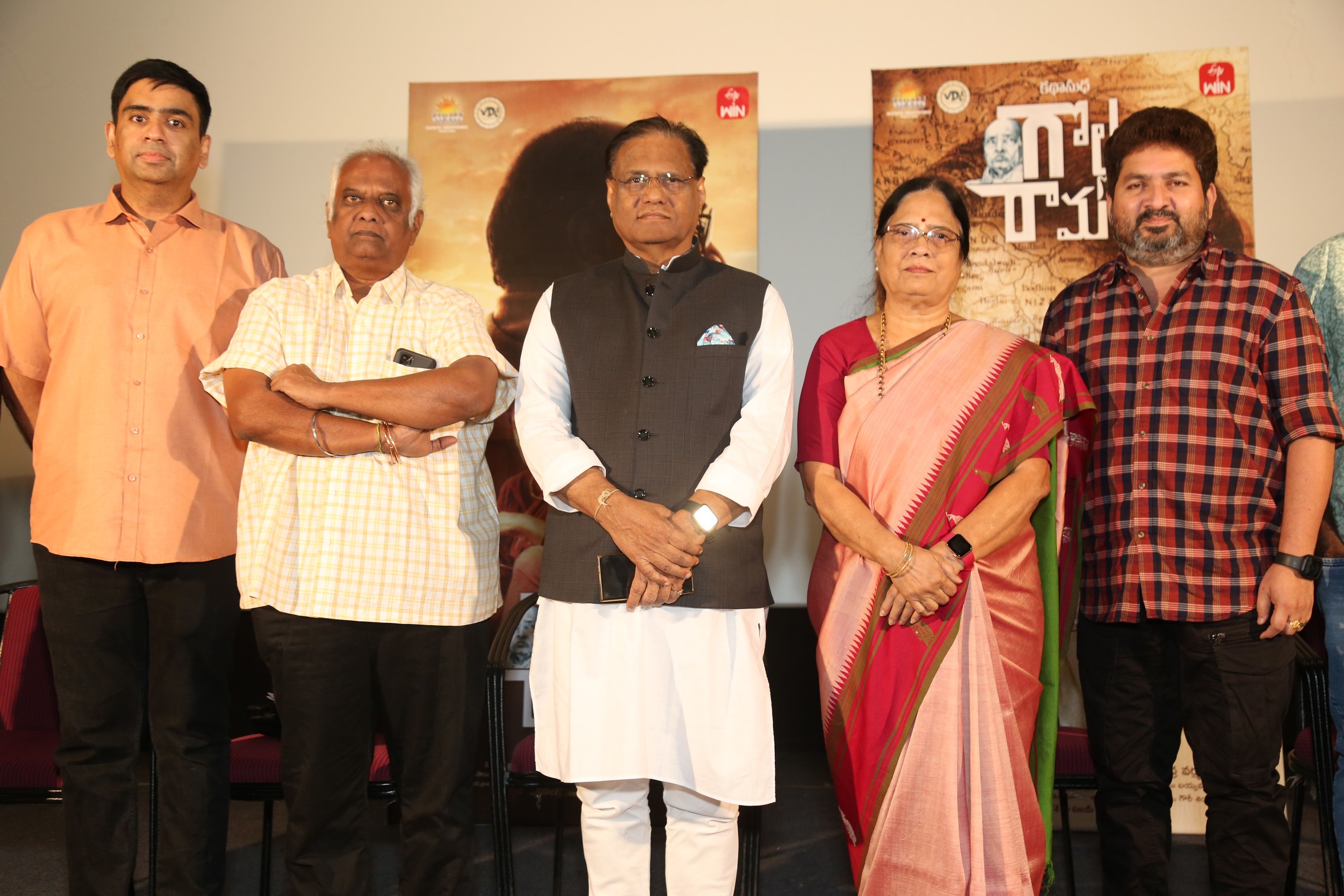 Cast and crew at movie press meet