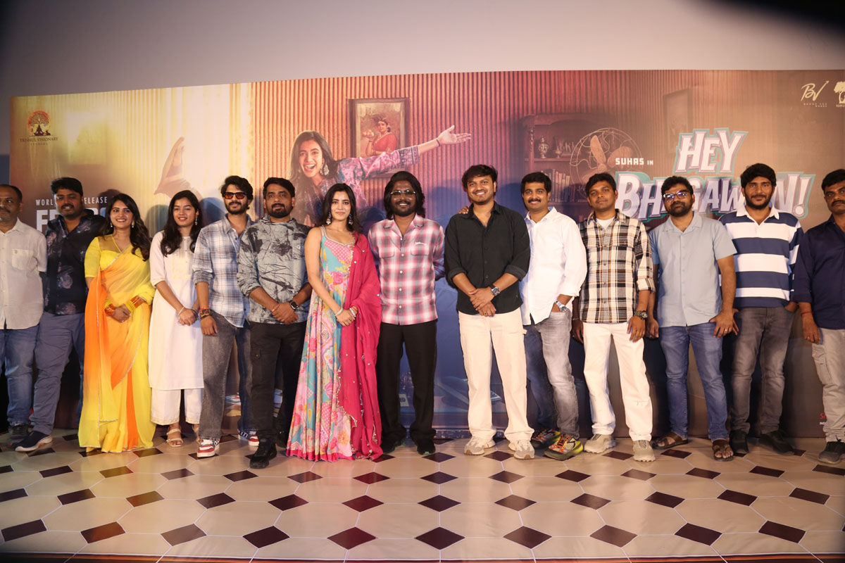 Hey Bhagawan movie entire team group photo