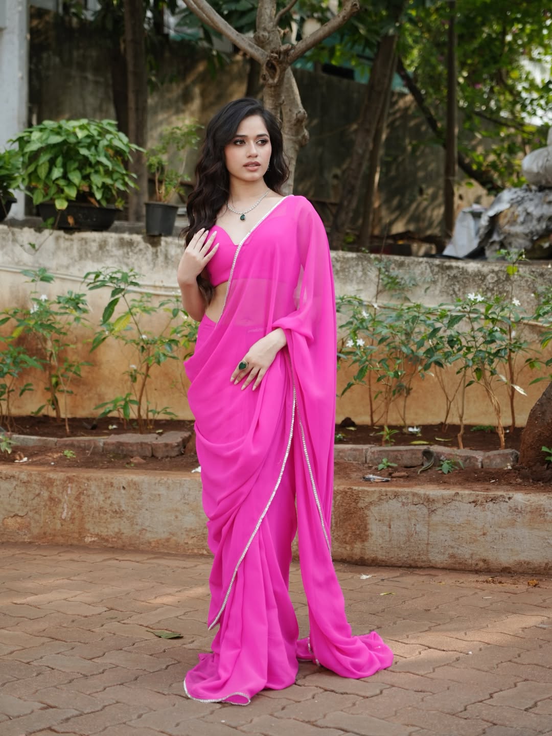 Jannat serves sass in striking pink outfit