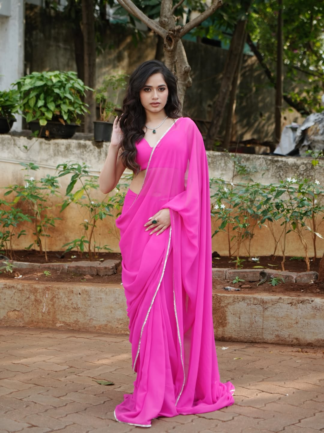Jannat redefines pink fashion with confident grace