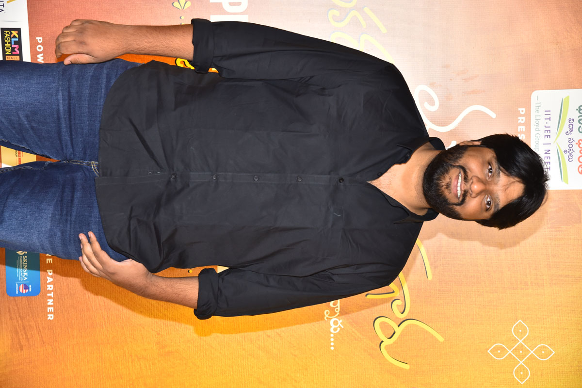 Raghu Ram posing for media at film event