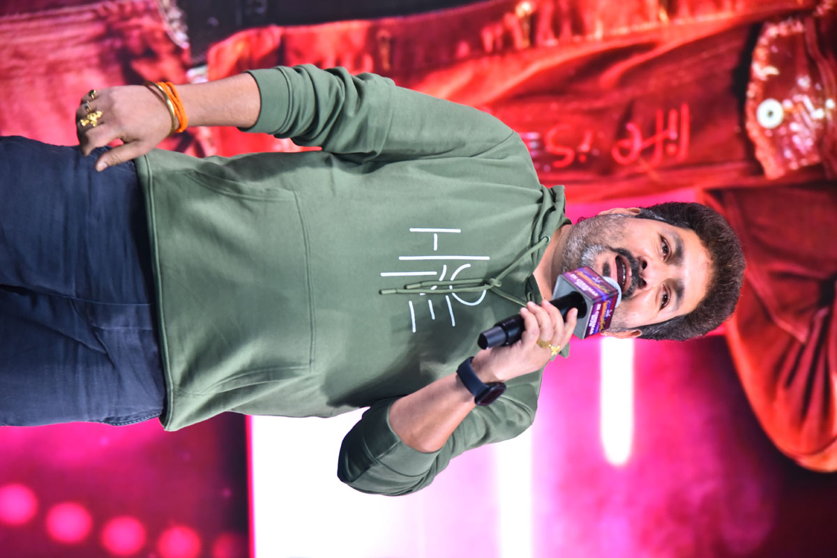 Kasarla Shyam speaking at event