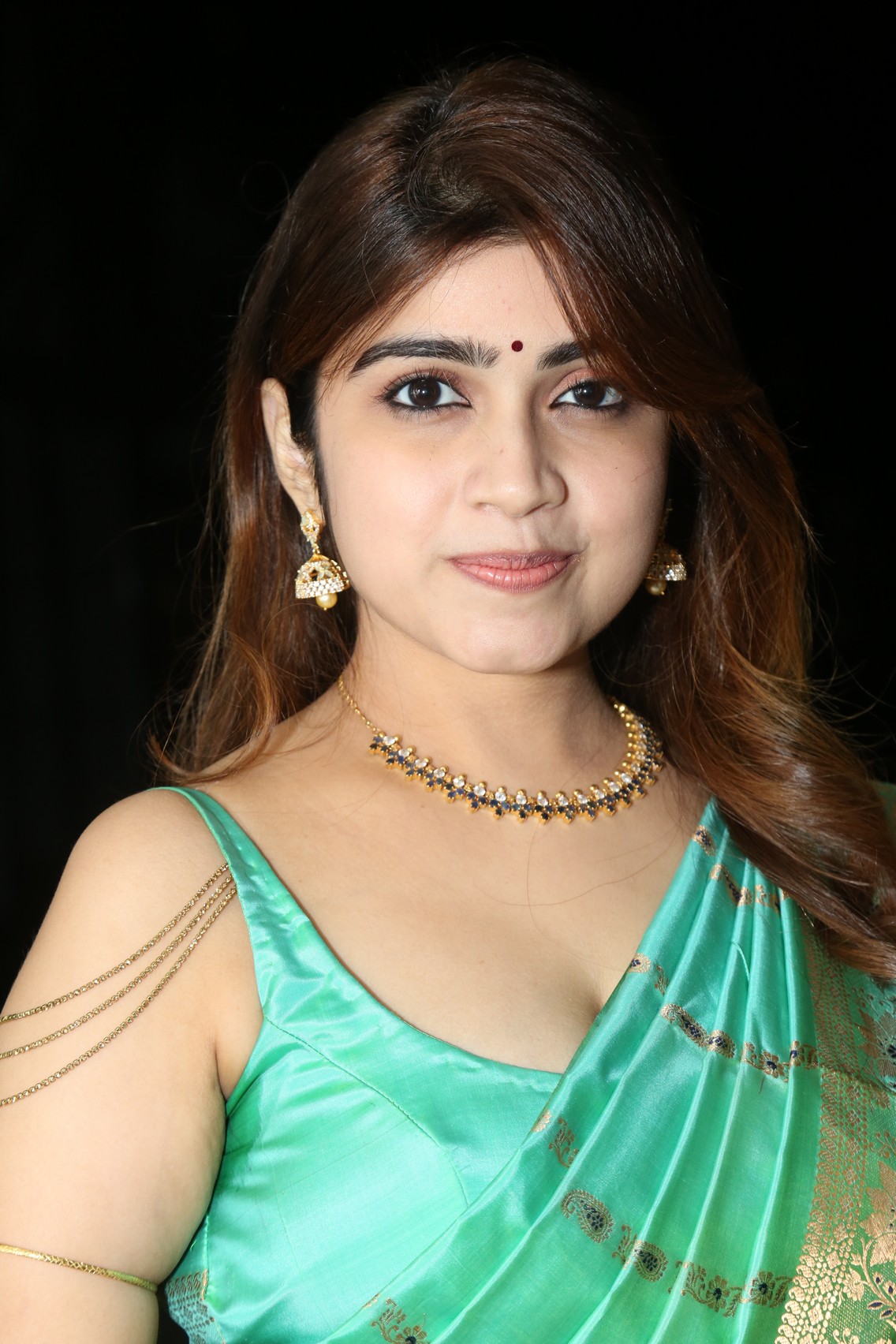 Manasa Radhakrishnan stuns with traditional saree and jewelry