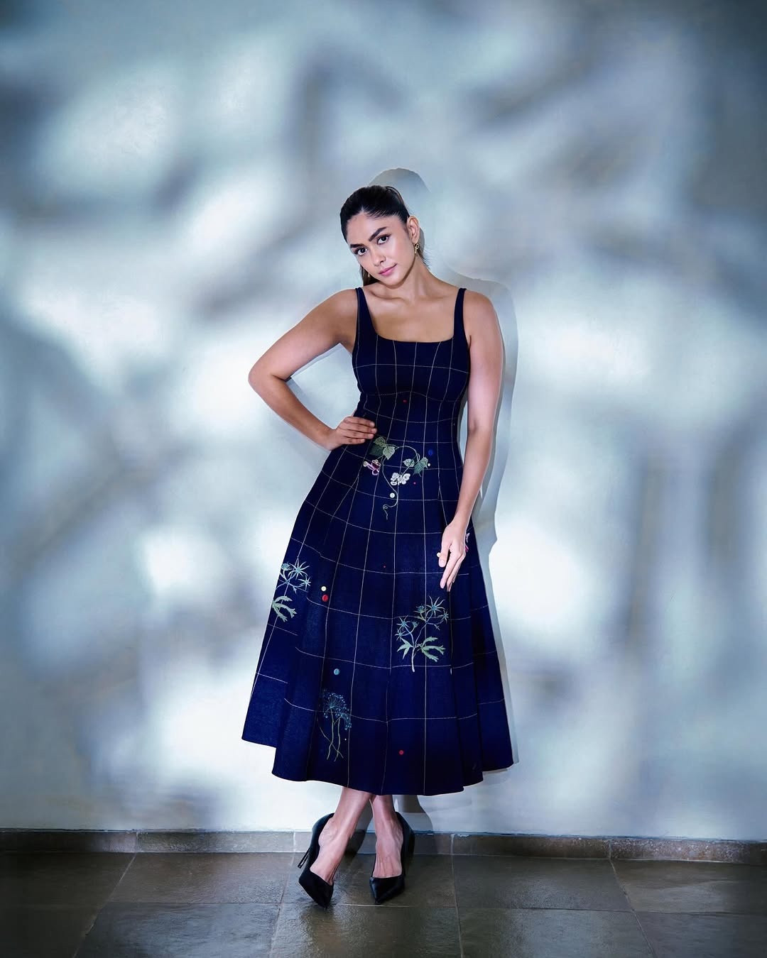 Mrunal Thakur’s Latest Instagram Photos Go Viral Amid Dating Rumours With Dhanush