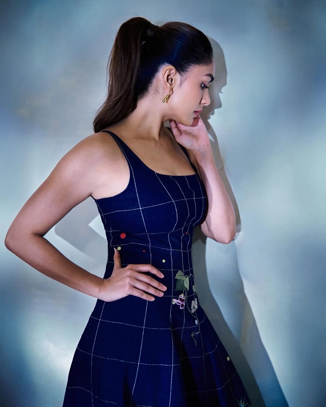 Mrunal Thakur’s Latest Instagram Photos Go Viral Amid Dating Rumours With Dhanush