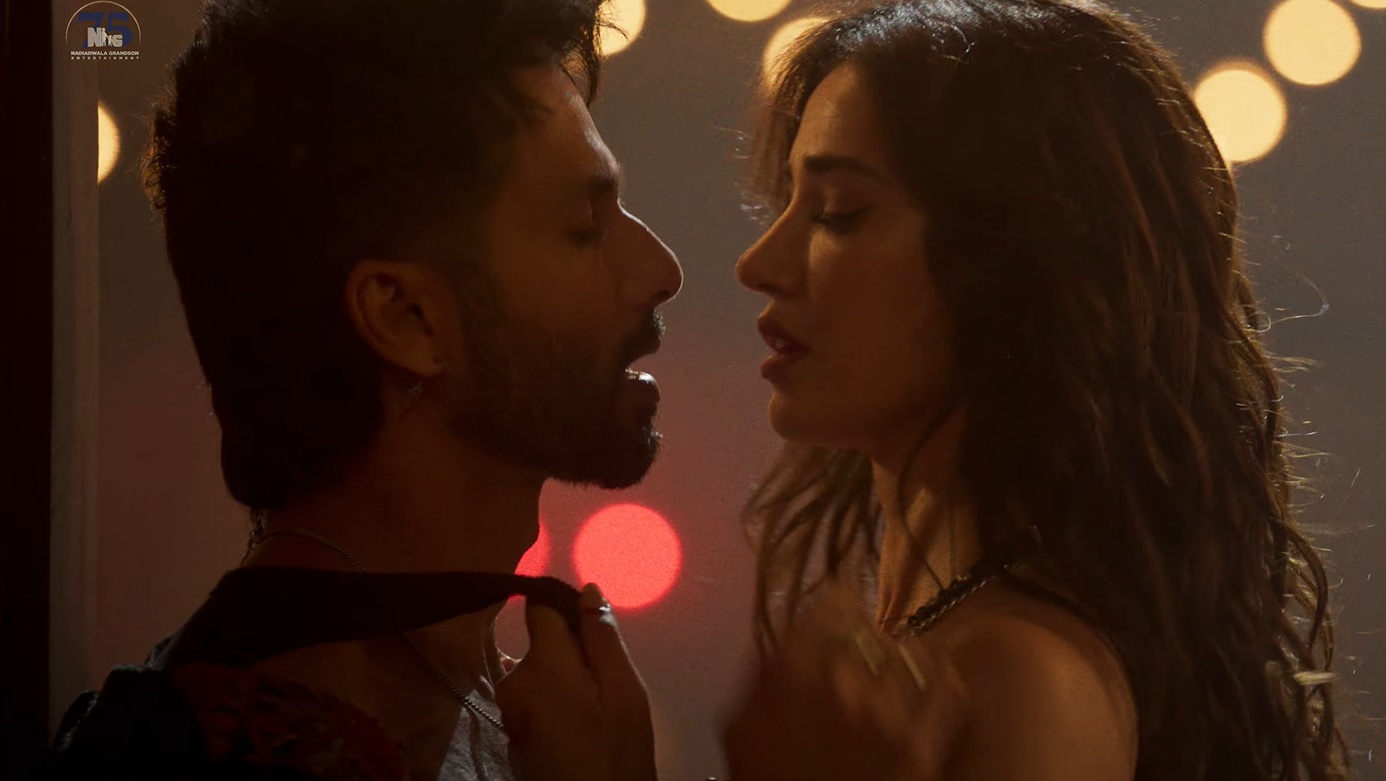 Buzz, Speculation, and Early Controversy