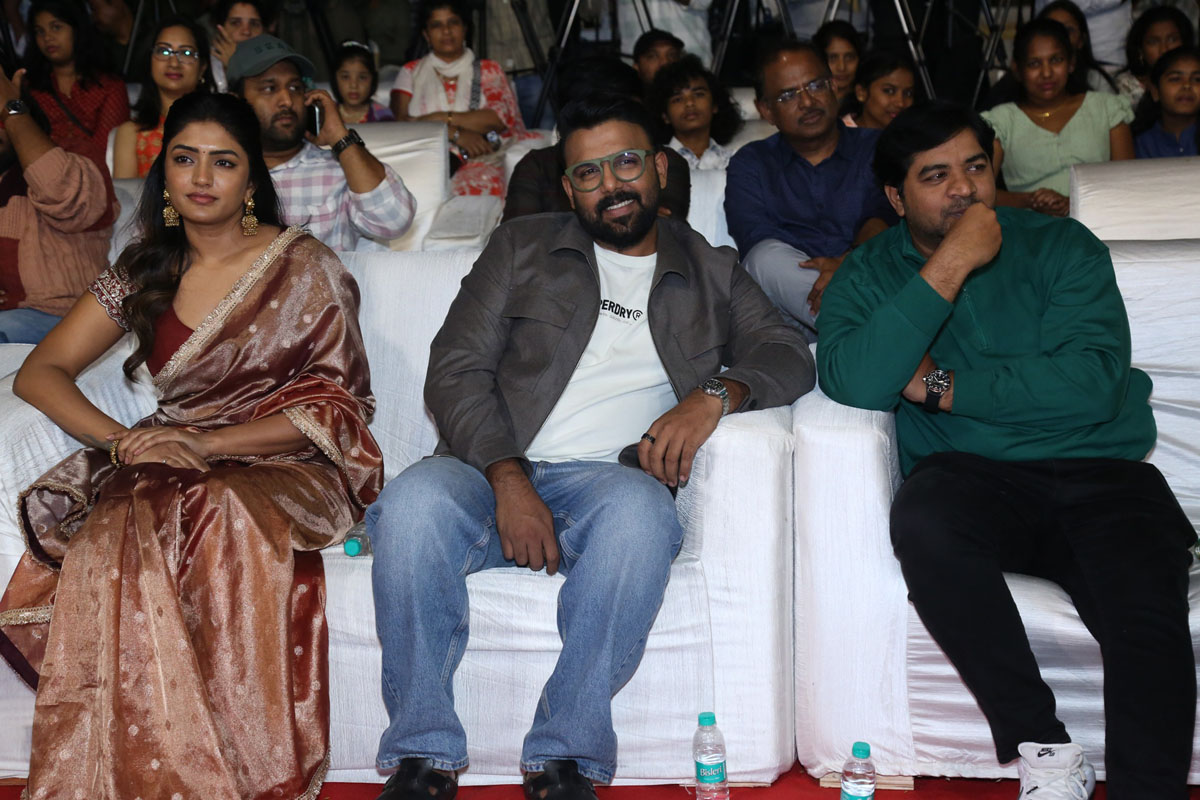 Eesha Rebba Tharun Bhascker Abhinav Gomatam seated