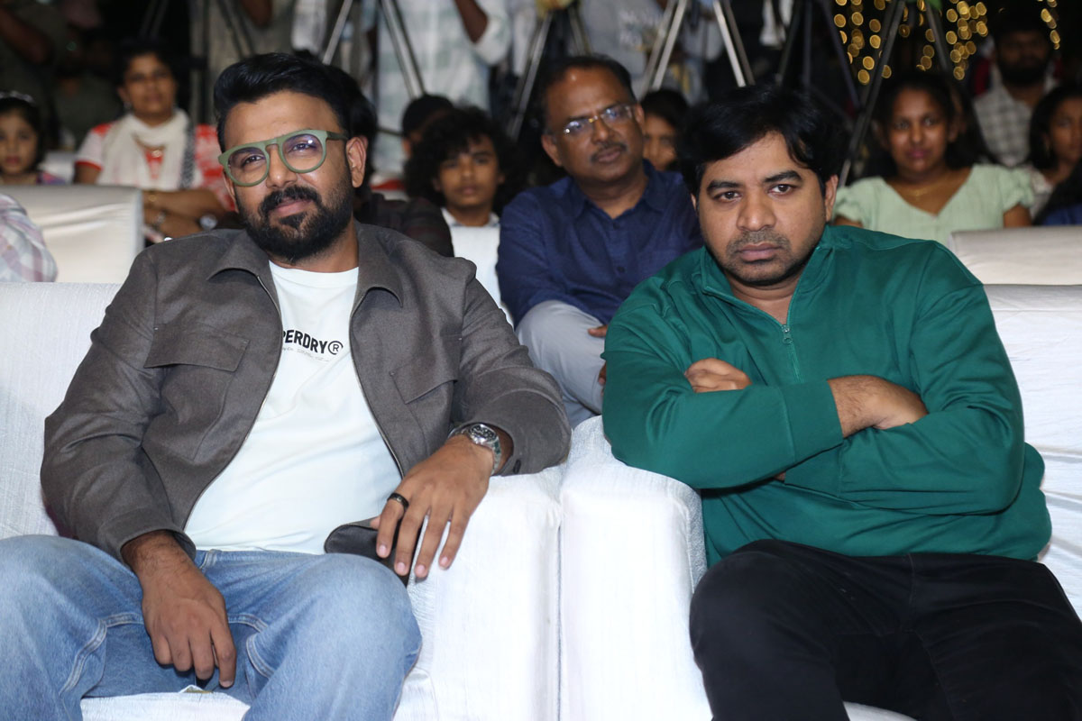 Tharun Bhascker Abhinav Gomatam seated