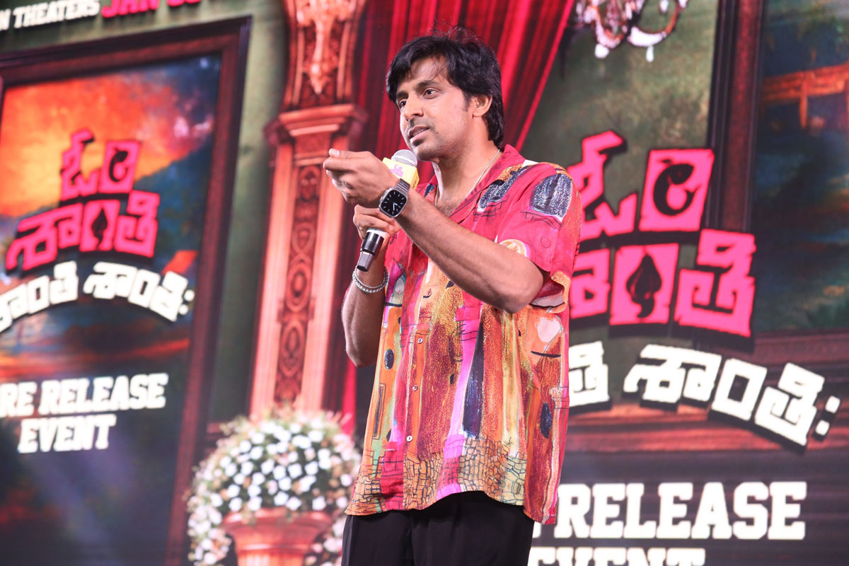 Priyadarshi delivering speech on stage