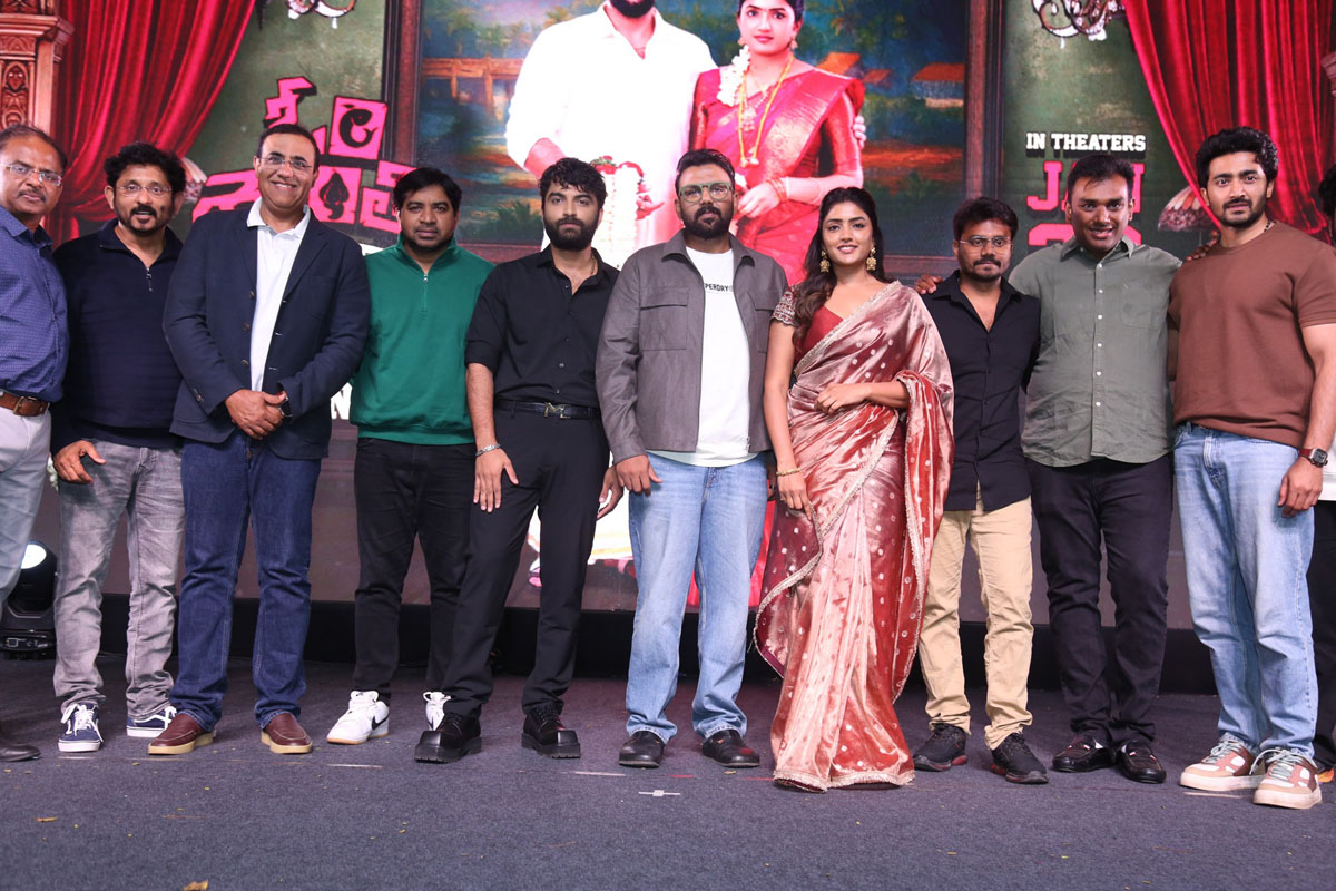 Om Shanti Shanti Shantih team media pose