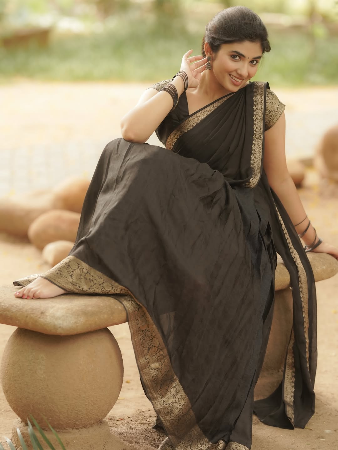 Pragya Nagra mixing tradition and flair in black saree