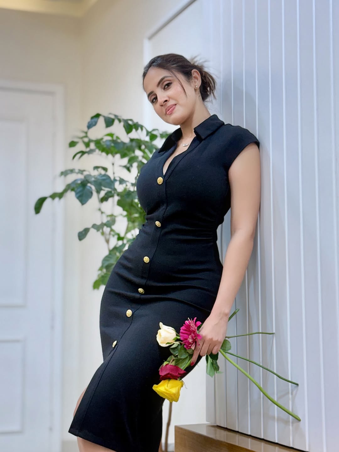 Priyanka Kholgade shines in chic black outfit
