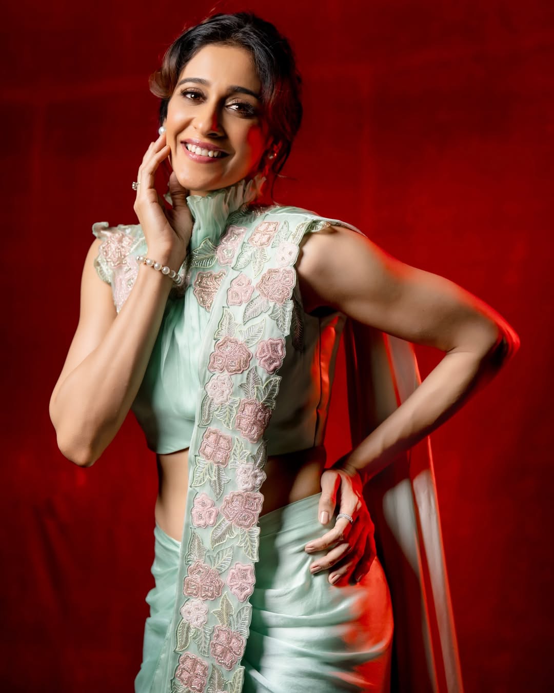 Regina Cassandra stunning saree style with grace