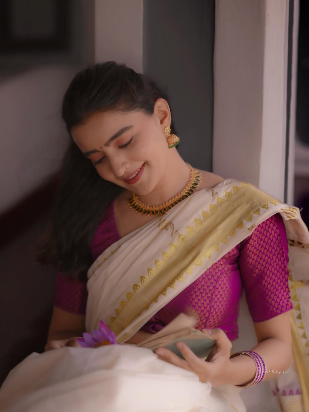 Rukshar Dhillon blends tradition and modern elegance