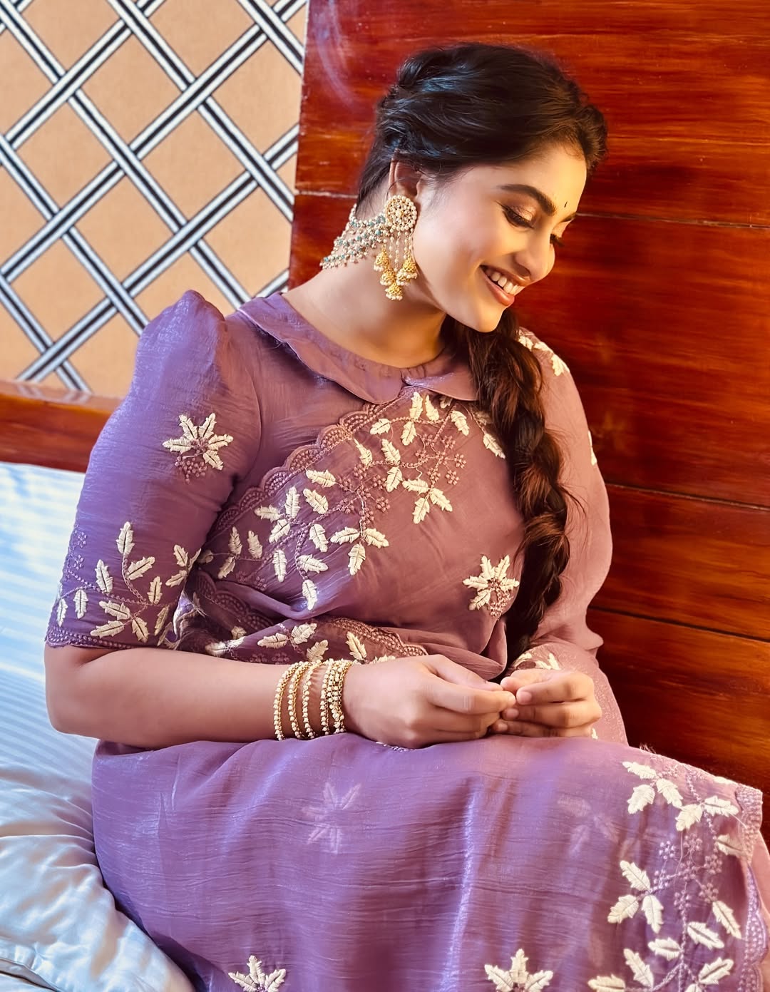 Shivani Narayanan shines in regal attire with radiant elegance