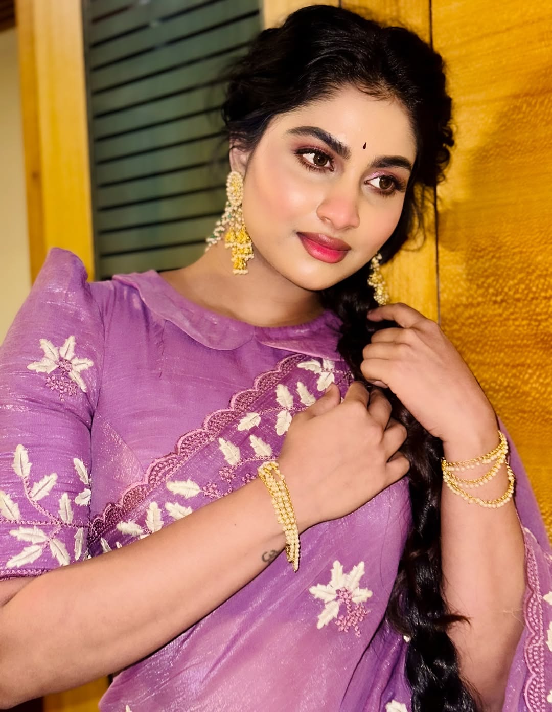 Shivani Narayanan flaunts tradition and trend in purple look