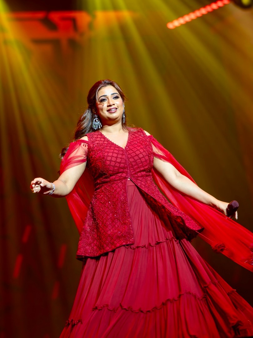 Shreya Ghoshal shines in glamorous red ensemble