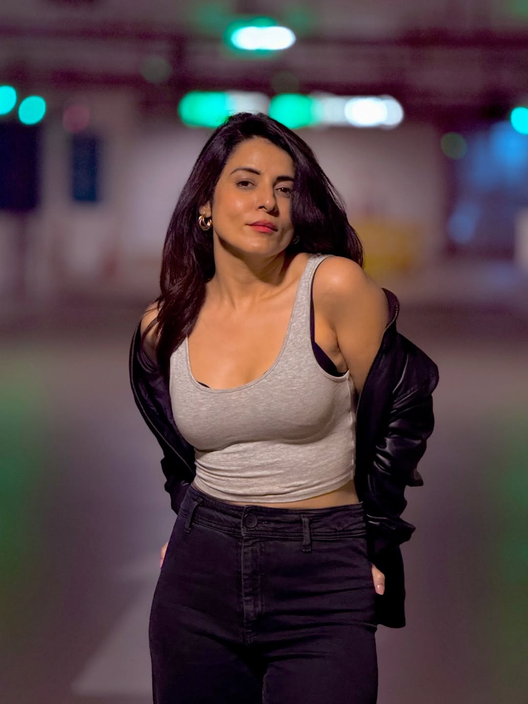 Simple Kaul casual chic style in low light