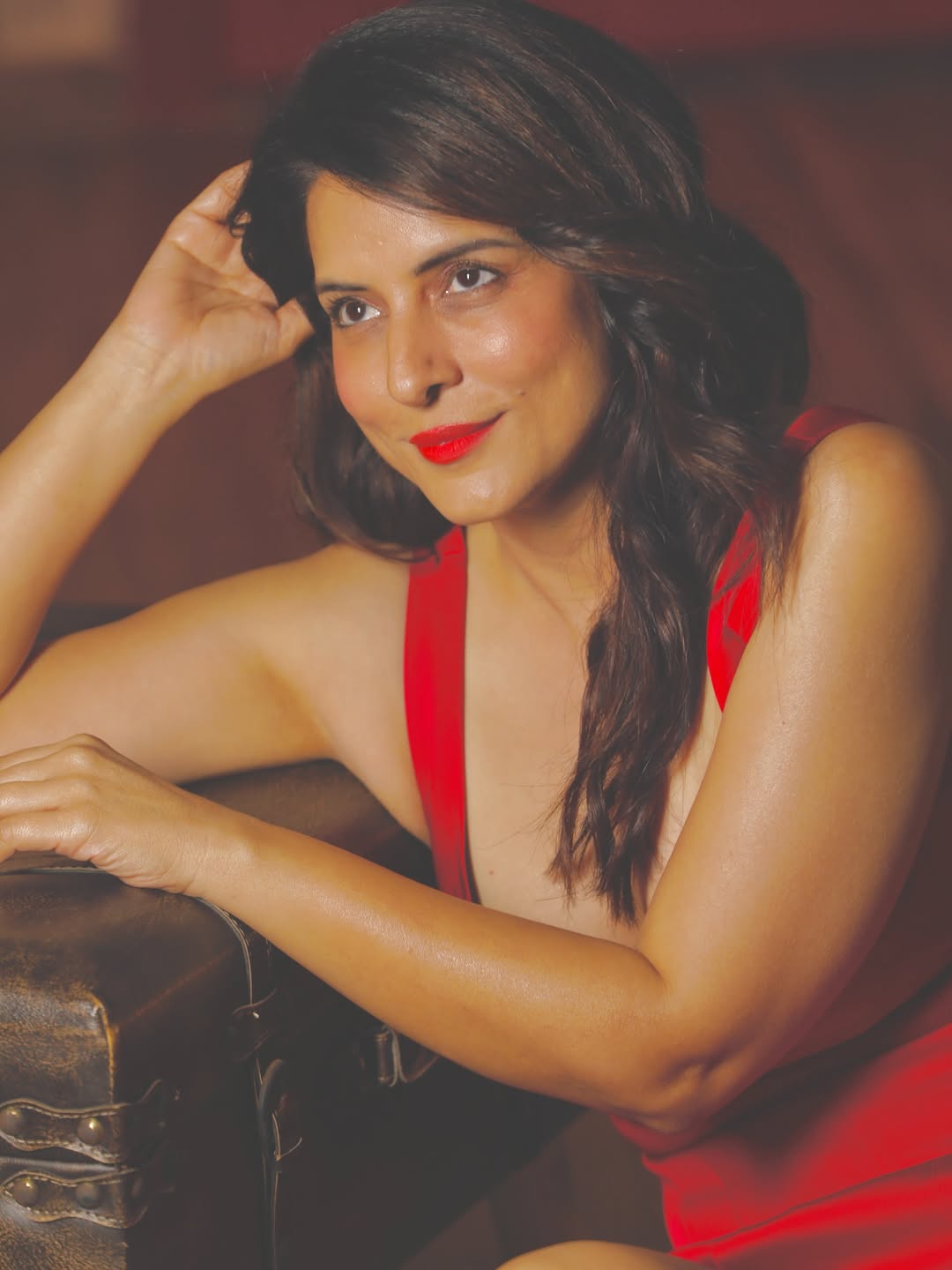 Simple Kaul fiery red look with confidence