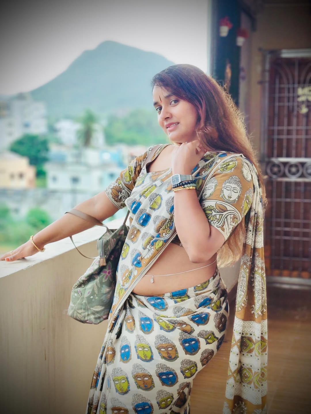 Soumya Shetty flaunting fearless style in printed saree