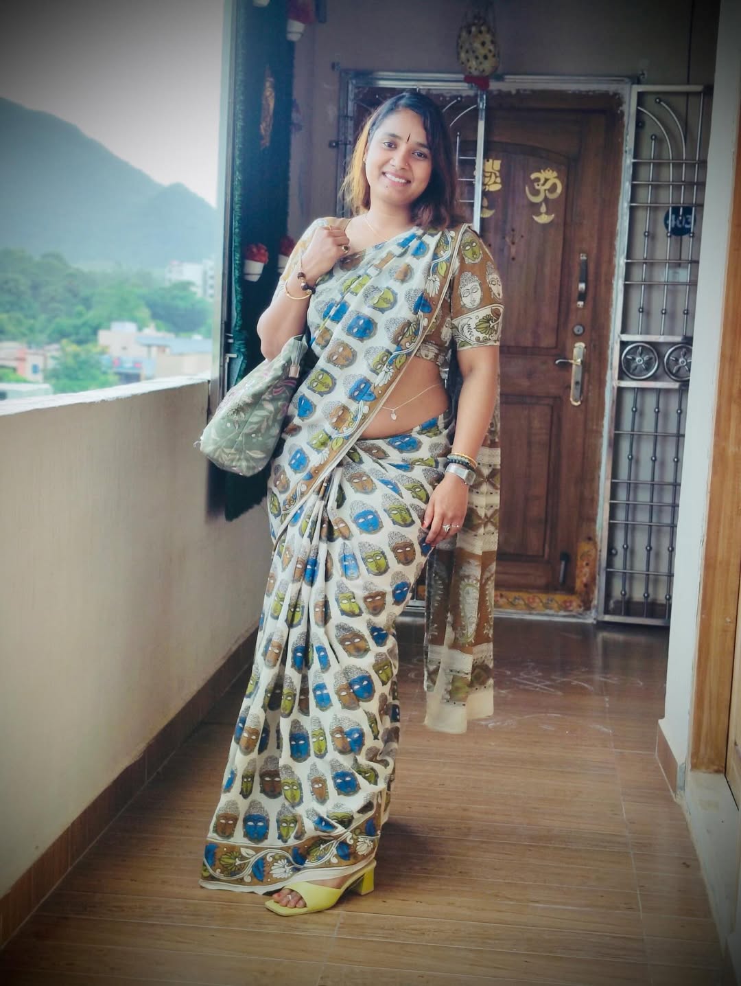 Soumya Shetty owning bold balcony fashion moment