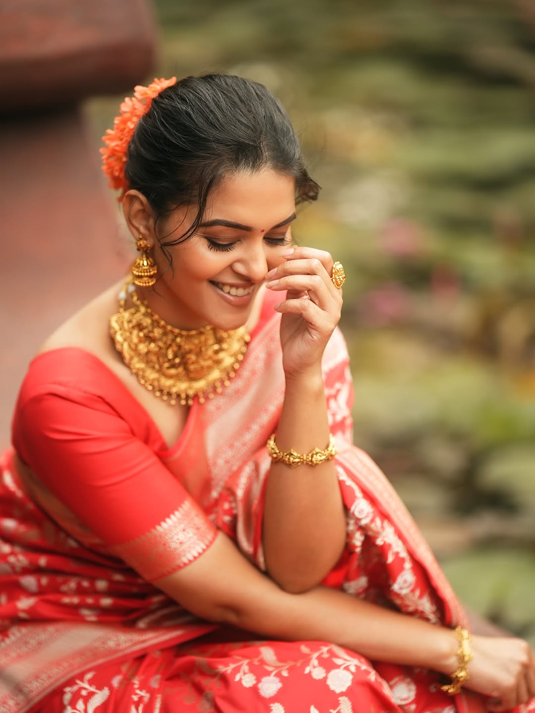 Swathishta Krishnan radiates timeless traditional charm